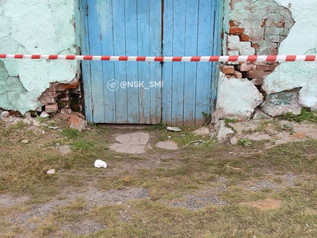 В городе Татарск Новосибирской области рухнула средняя школа N5
