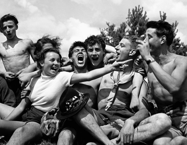 Как отдыхала французская молодёжь в 1930-х