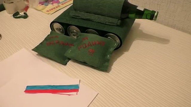Еду утром в лифте