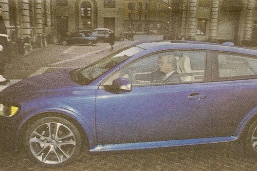 Монархи за рулем: На чем ездят короли и принцы.