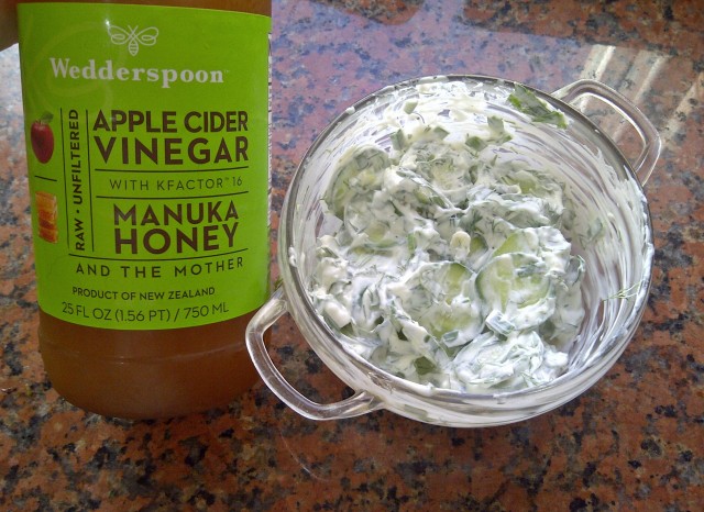 Пикантный салат из кабачков.