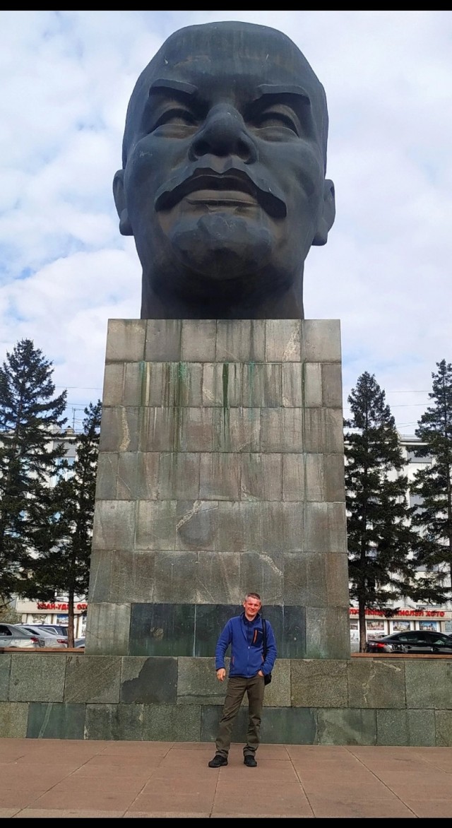 Гигантская голова Ленина