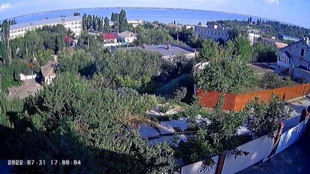 А из нашего окна, крыша красная видна