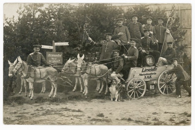 Армейские фотографии из серии "с нами не соскучишься", 1912-1945