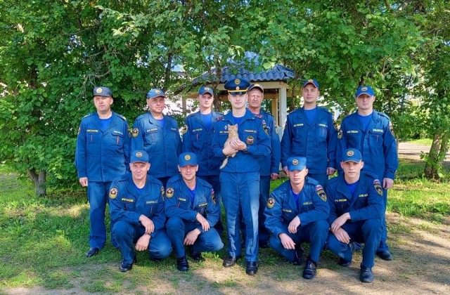 Огонёк — почётный сотрудник пожарной части Кировской области.