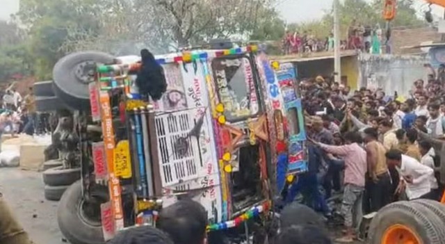 Арвинда и Виджая друзья ждали на свадьбе в индийском Раджастхане