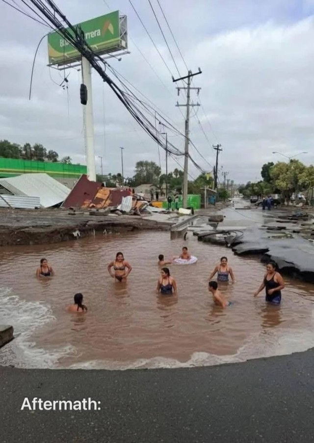 Прорыв водопровода в Тихуане, Мексика.