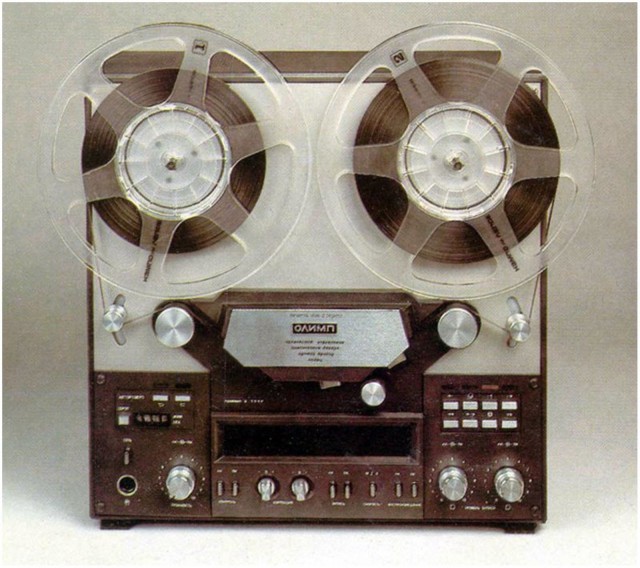 AKAI 77