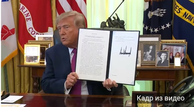 Трамп попросил Google переименовать Атлантический океан в свою честь. Ему отказали