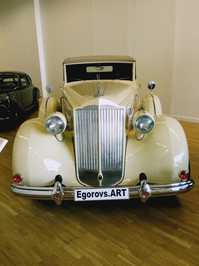 Про выставку редких и антикварных автомобилей
