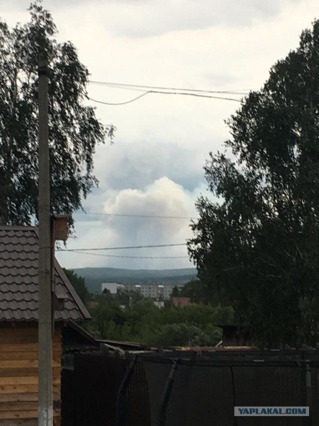 В Красноярском крае горит военный склад