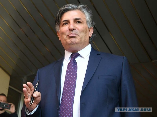 «Вооружился кастетом и подкараулил в банке»: мужчине проломили череп из-за конфликта в родительском чате [18+]