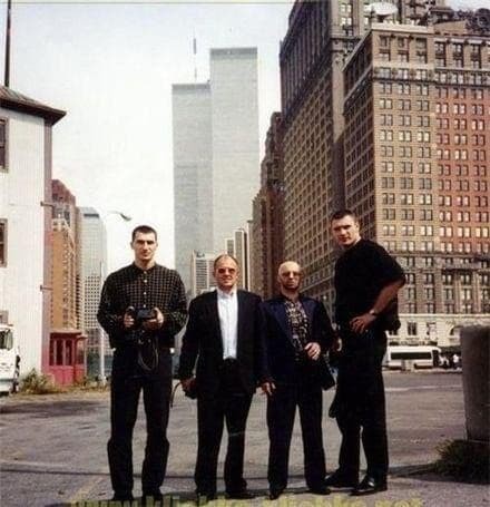 Украинские криминальные авторитеты со своими телохранителями - братьями Кличко. Нью-Йорк, 1996 год
