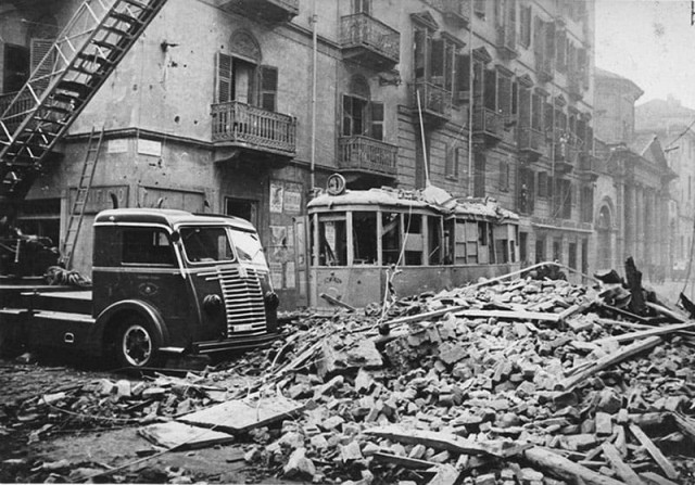 Авро Ланкастер - самый лучший и самым массовый тяжелый бомбардировщик Великобритании