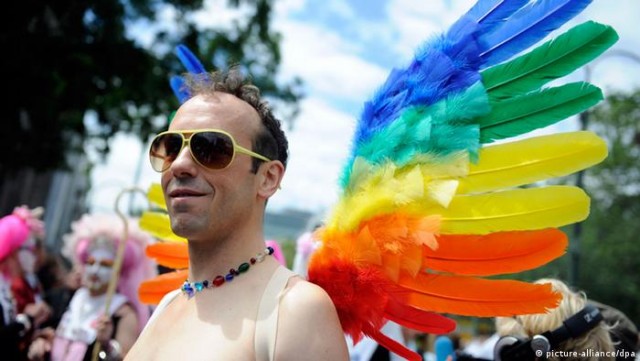 Что делает мужчина перед свиданием с любовницей?