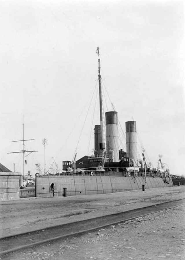 Ледокол «Ермак» — 29 октября 1898 года на воду спущен первый в мире ледокол арктического класса