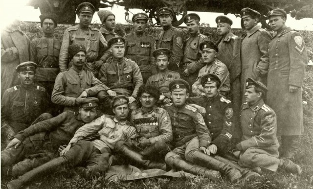 Знамённый взвод Корниловского ударного полка.