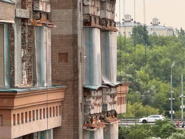 Сыпятся дендрофекальные новостройки - элитный ЖК «Алые паруса» раскритиковали за ужасающее состояние
