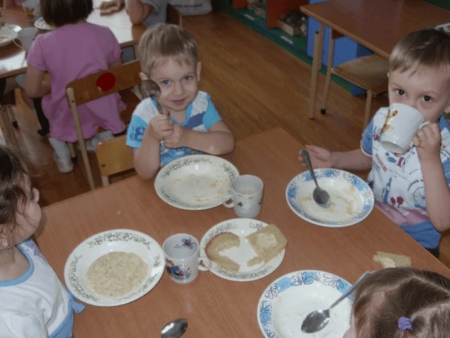 "Работаю на износ". 3 года работаю воспитателем в саду и я не понимаю, как можно прожить на эти деньги? Честно о своем опыте