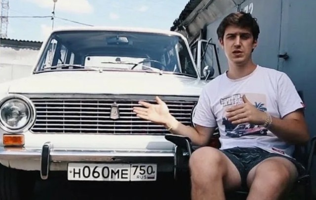 Россиянин доехал на старых Жигулях до Парижа