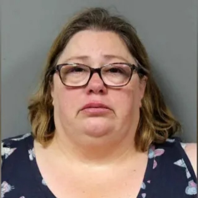 В США огромная мадам раздавила своего ребенка в качестве наказания.