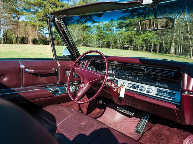 Американские автомобили 60-х. Картинки с аукциона.