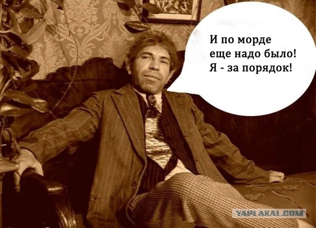 Преступник в маске ударил девушку