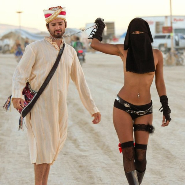 Девчули с фестиваля Burning man