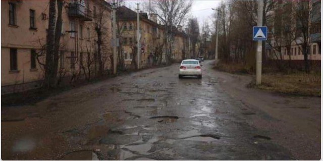 Путин потребовал за пять лет привести в порядок российские дороги.