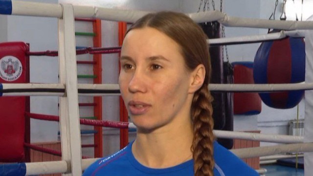 Женская сборная России по боксу вышла на церемонию открытия чемпионата мира в Нью-Дели с российским флагом
