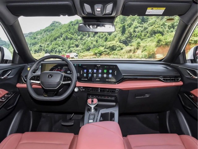 Changan представили новый кроссовер за 670 тысяч рублей.