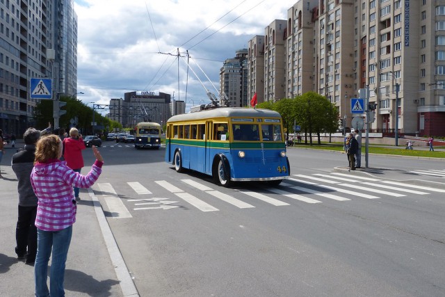 Парад ретро-техники в Санкт-Петербурге