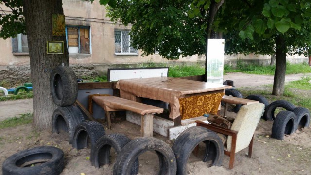 Алкашня из соседнего двора знает толк в лакшери лайф