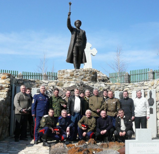 Похоже, все серьёзно. В Ереване десятки людей в военной форме присоединились к протестующим