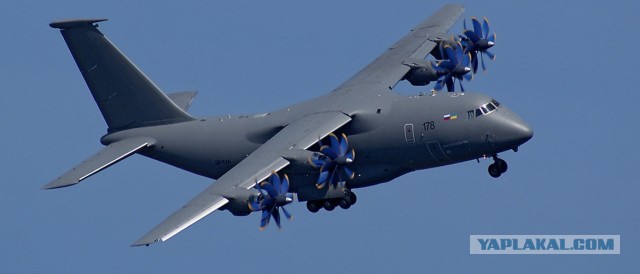 Появились первые фото нового Airbus A400M — он похож на советский самолет из фильма о Бонде