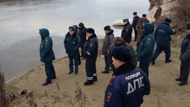 Пропал автомобиль с людьми. ЧП на переправе