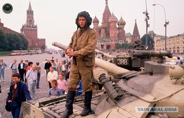 Москва 90-х, уличная торговля.