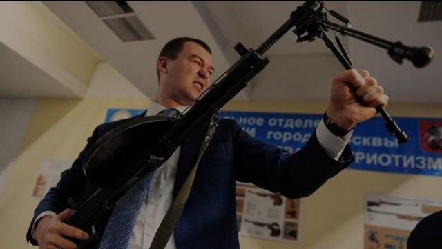 Представьте себе лицо татуировщика