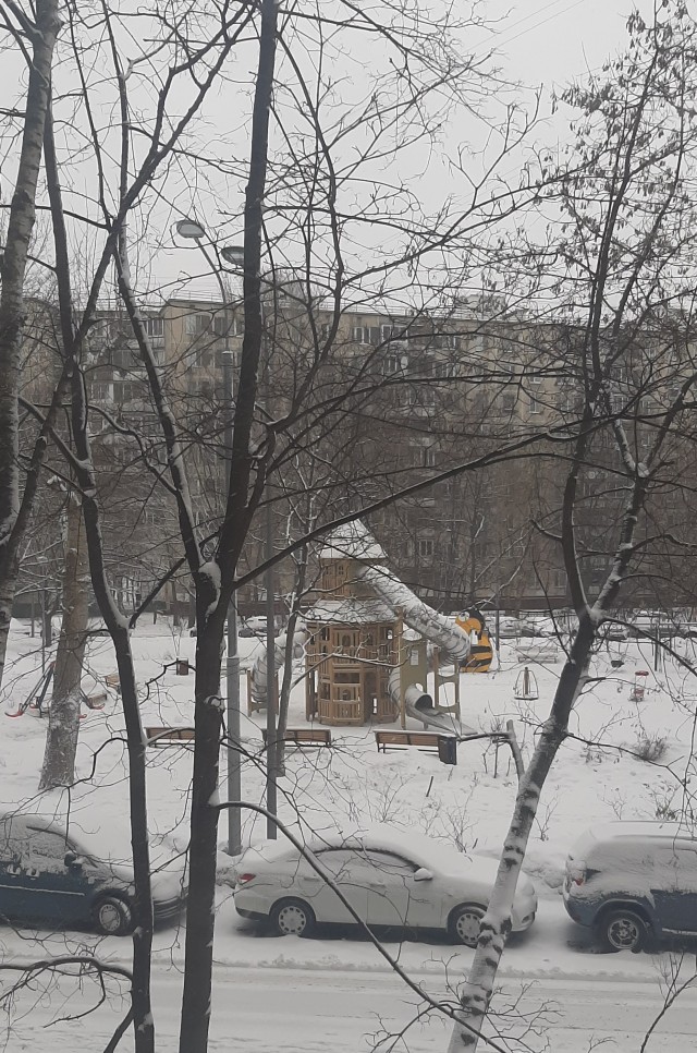 Почему женщины одним "дают" сразу, а других матросят месяцами