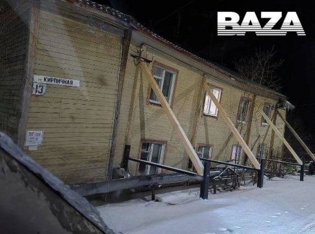 Жилой дом в Салехарде в прямом смысле держится на одних соплях подпорках
