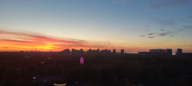 А из нашего окна, площадь Красная видна