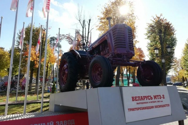 Сегодня 80 лет Минскому тракторному заводу
