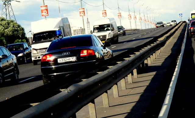 У него самая синяя мигалка