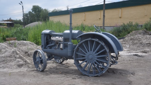 На трёх русских буквах: тест-драйв трактора СТЗ-1 «Сталинец»