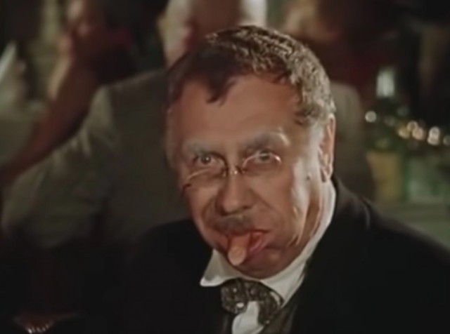 Рамзан извинись мем. Очень серьезный человек. Серьезный парень мем. Серьезный парень мем. Классические мемы.