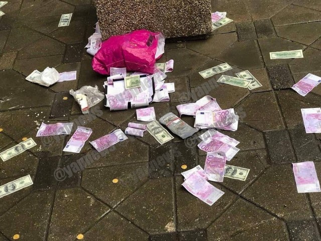Настоящий дождь из денег прошел в Москве. Его смогли вызвать сотрудники ФСБ