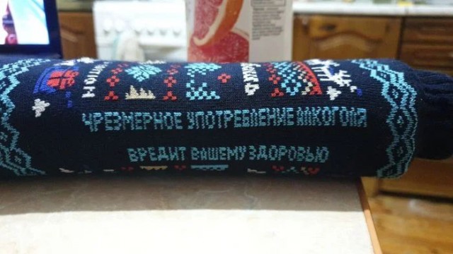 Традиционная праздничная тема про свитеры