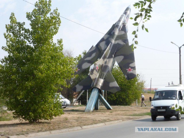 20 самых интересных авиапамятников