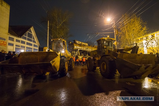 Транспортировка паровоза в Саратове