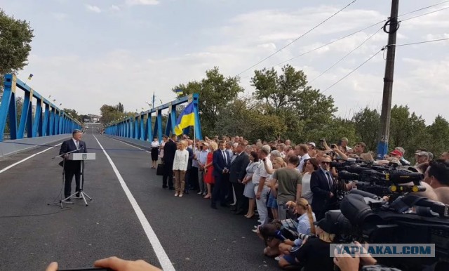 Чиновник обматерил жителей во время торжественного открытия фонаря 